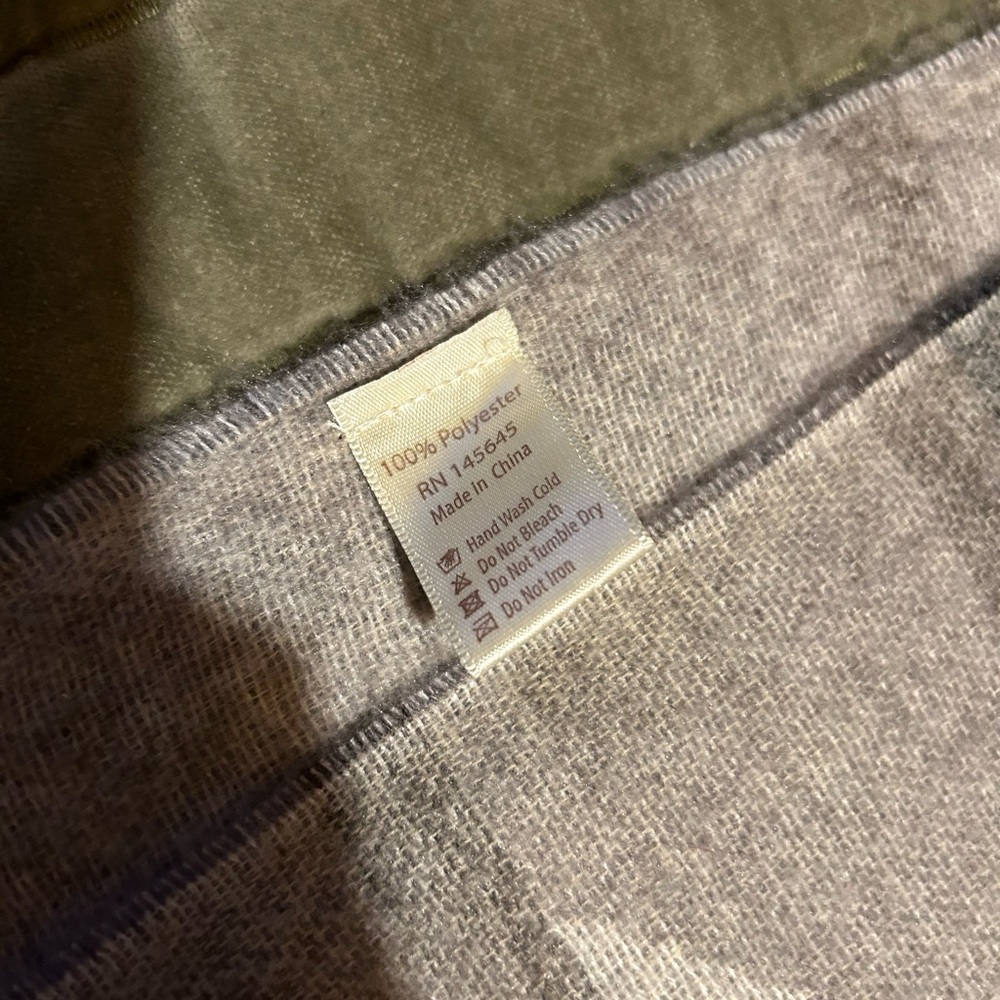 Geometric Patterned Gray Scarf - image 3